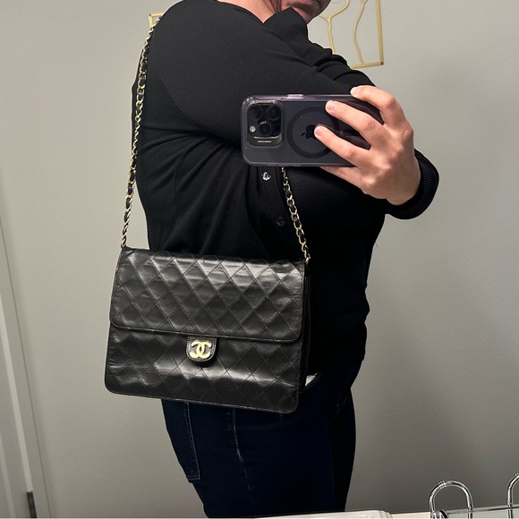 ⭐️RARE CONDITION⭐️ Chanel Medium Classic Flap in Black Quilted Lambskin 24k GHW - Picture 3 of 15